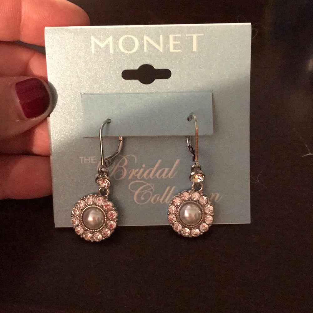 Monet bridal collection drop earrings